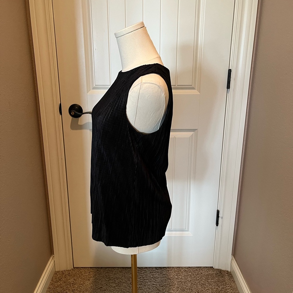 Banana Republic Black Textured Tank Top - Picture 2 of 4
